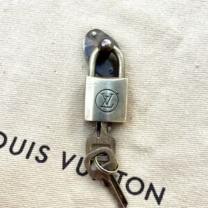 Rare Vintage Mounted Padlock Hardware with Keys #304 l7